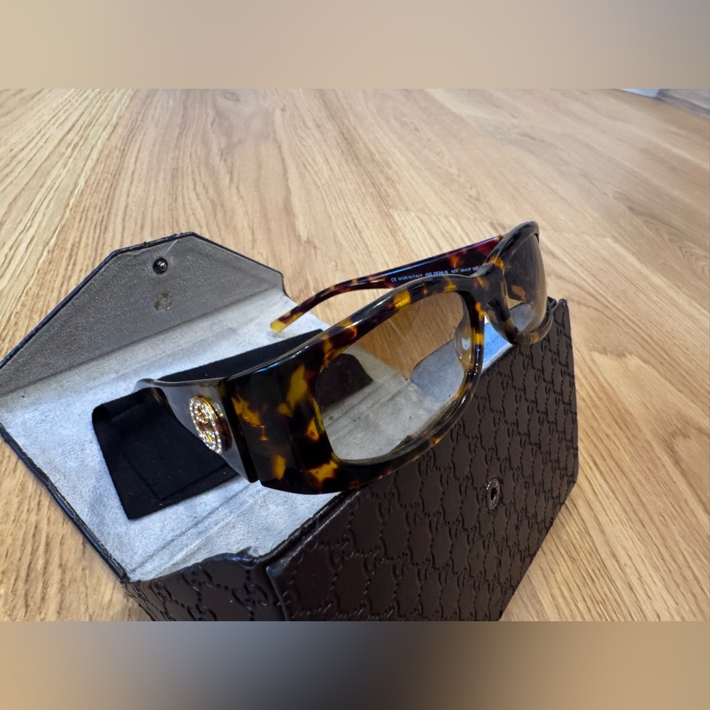 Gucci Tortoiseshell Sunglasses with Gold Crystal GG Logo - Picture 2 of 9